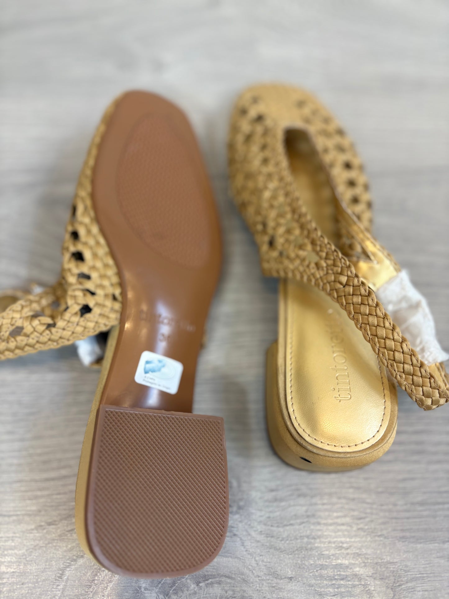 TINTORETTO. Zapato beige trenzado. T36