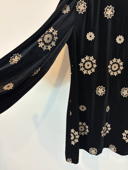 ZARA. Vestido corto terciopelo bordado