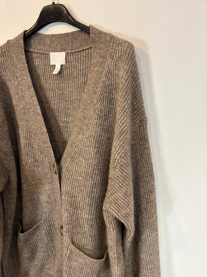 H&M. Cárdigan amplio marrón jaspeado