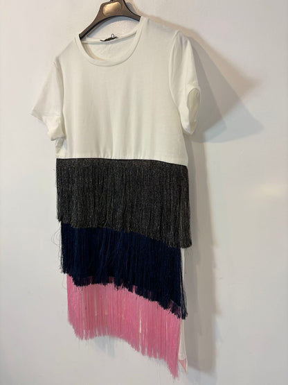 ZARA. Vestido blanco flecos