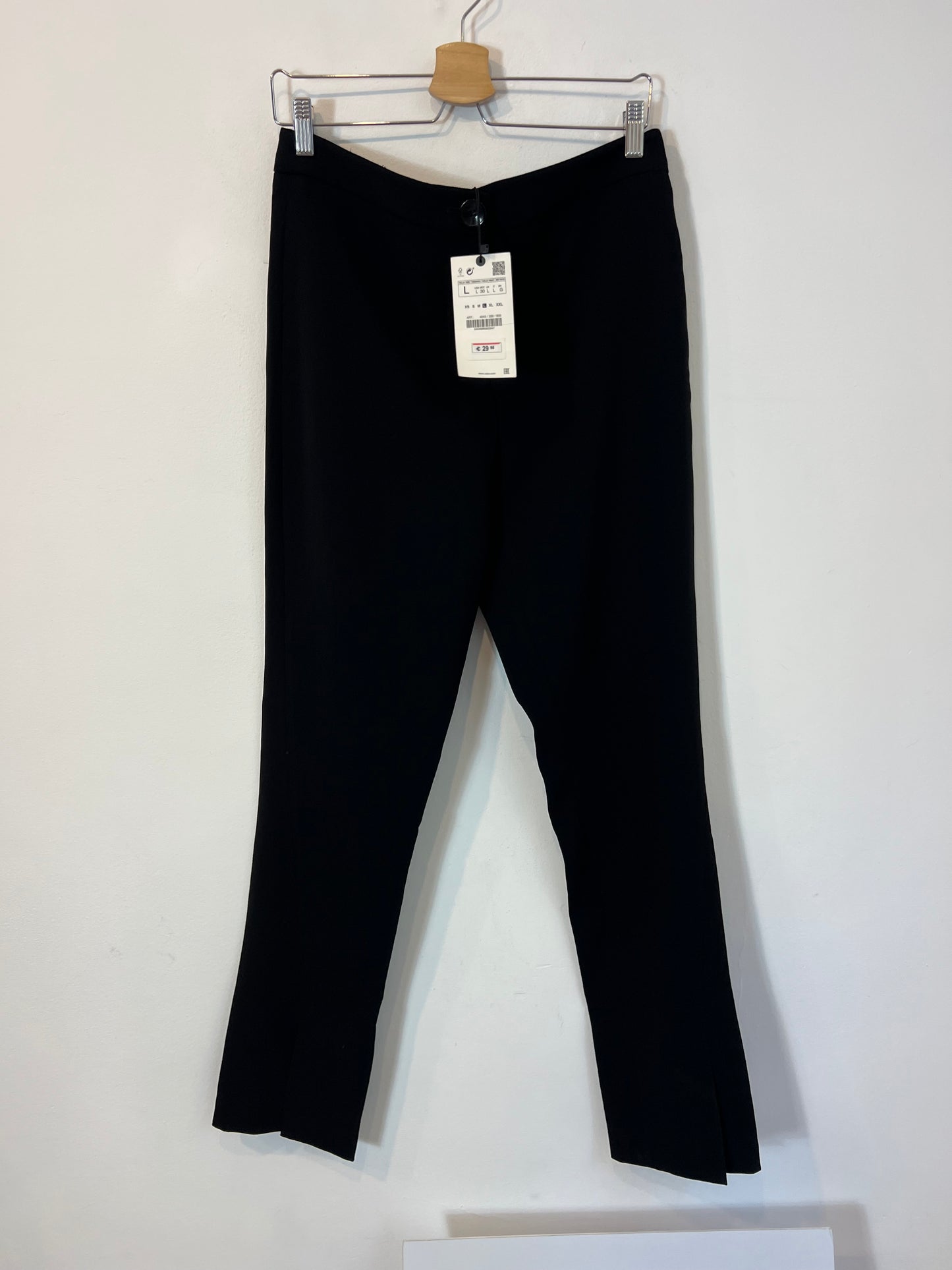 ZARA. Pantalones negros aberturas. T L
