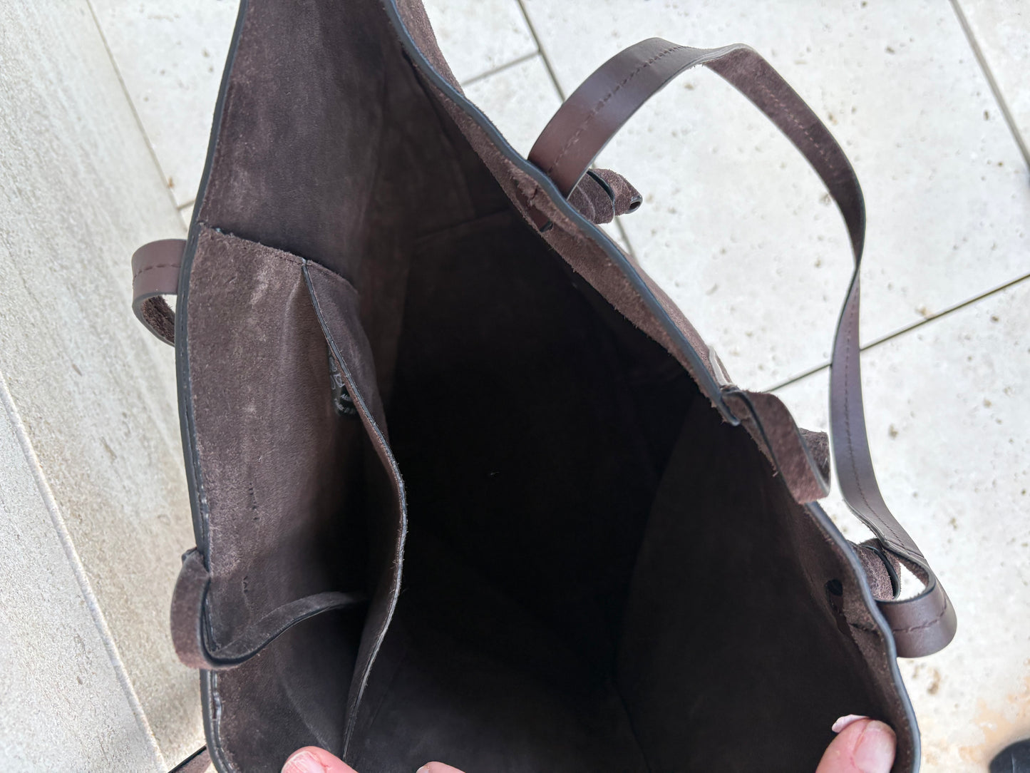 MASSIMO DUTTI. Bolso marrón nudo piel serraje