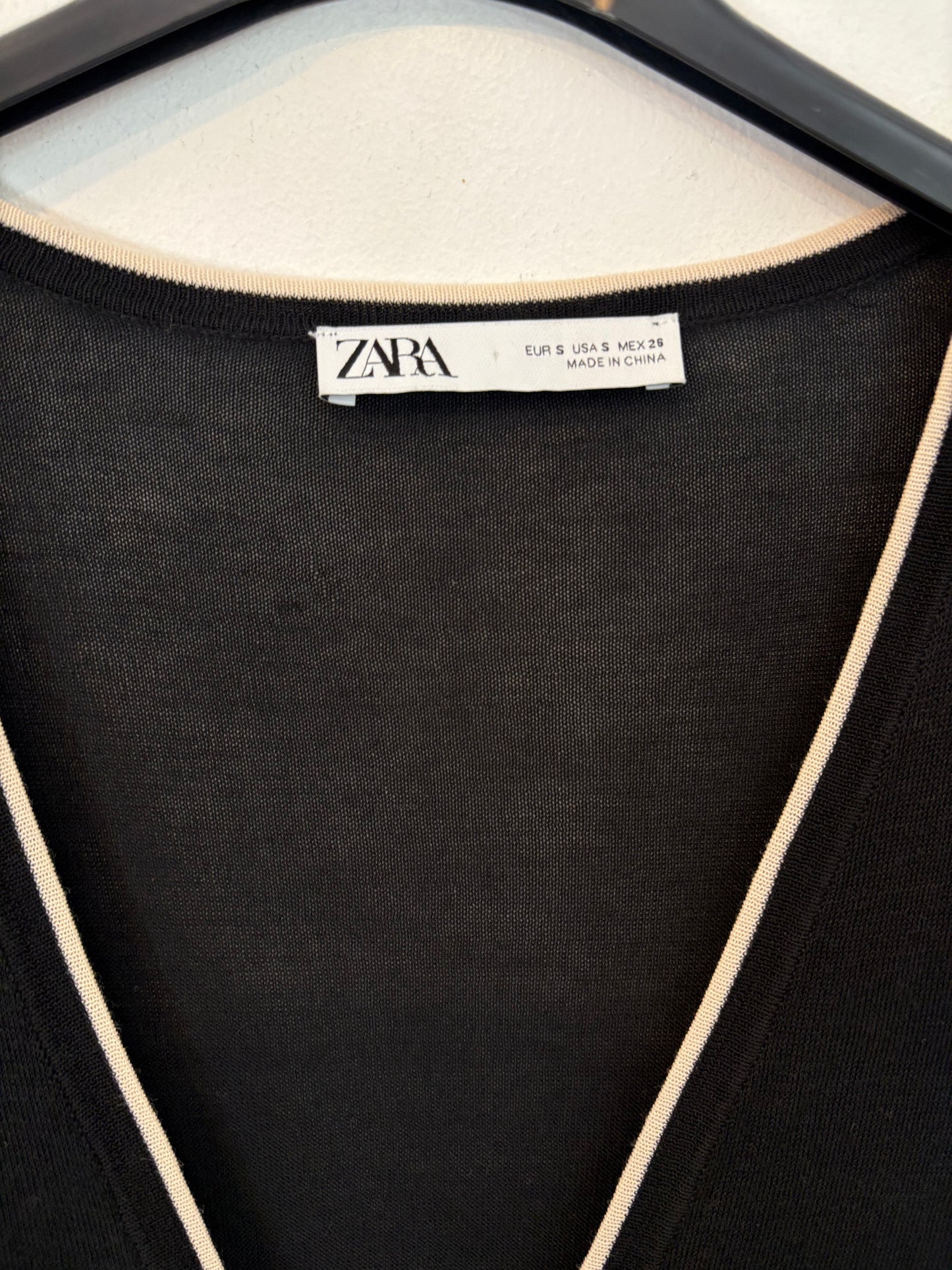 AMEÉ. Sleeveless fringed sweater S.(s)