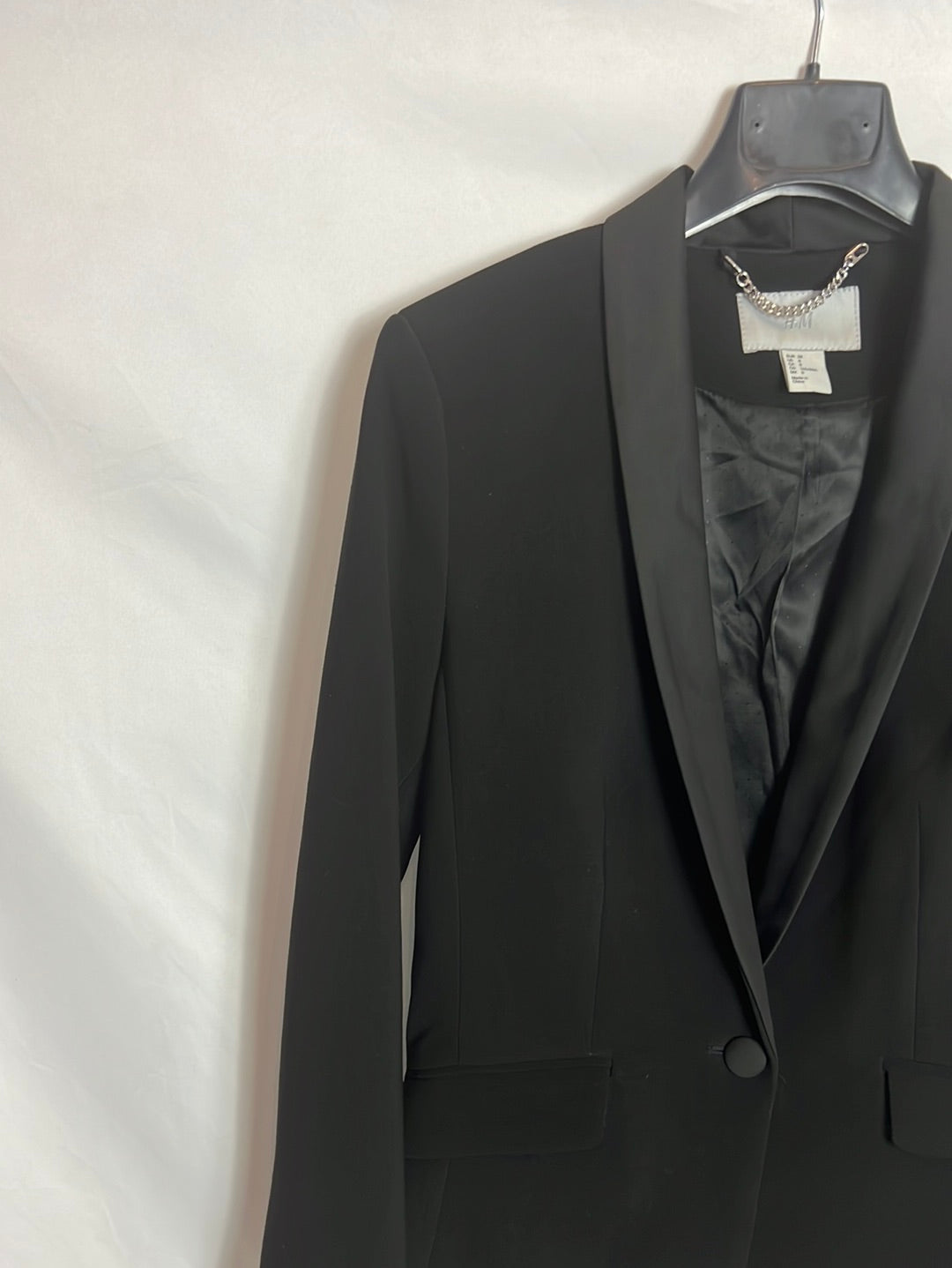 H&M. Blazer negra solapa textura. T.38