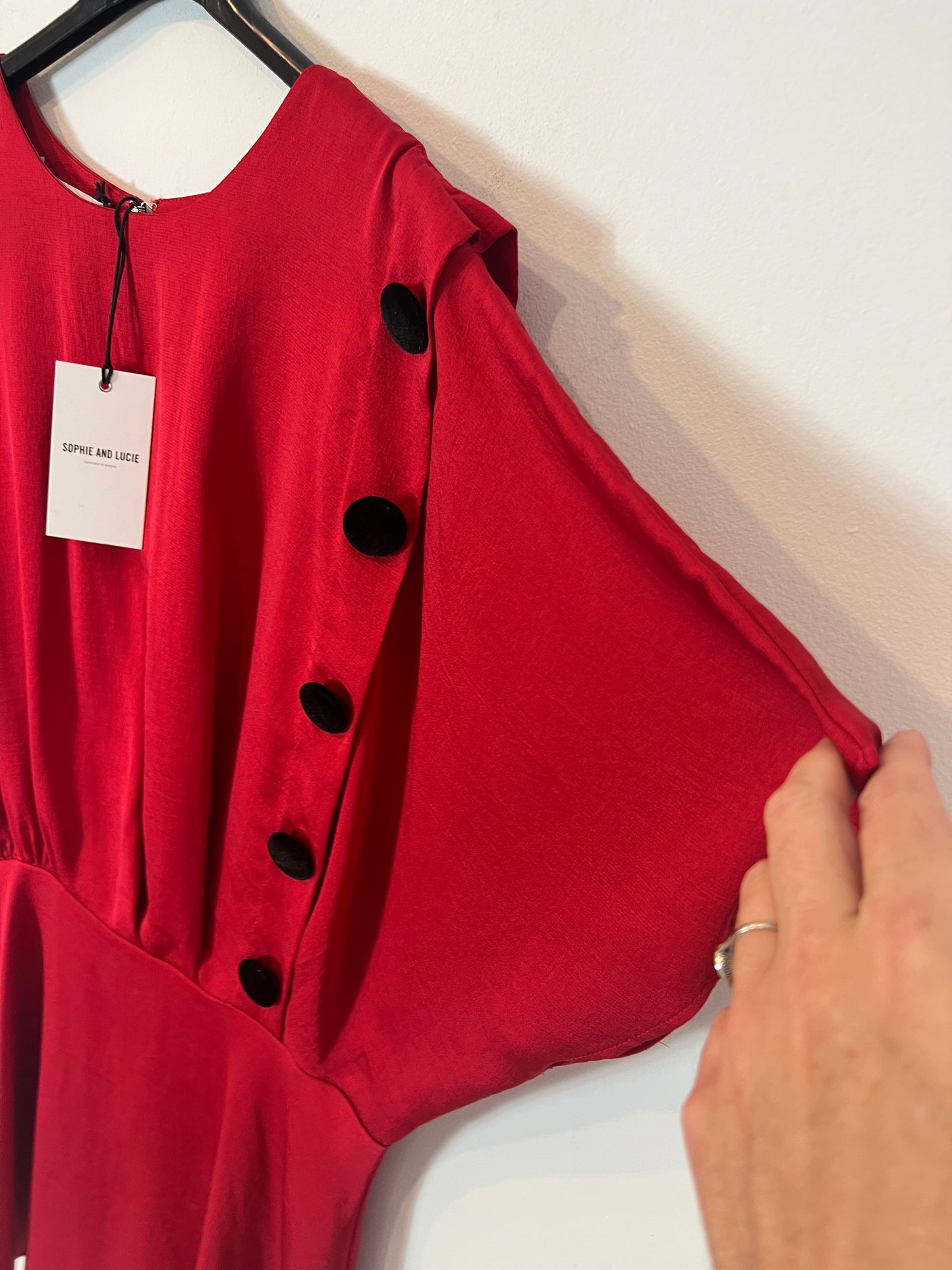 SOPHIE&LUCIE. top rojo botones T.38