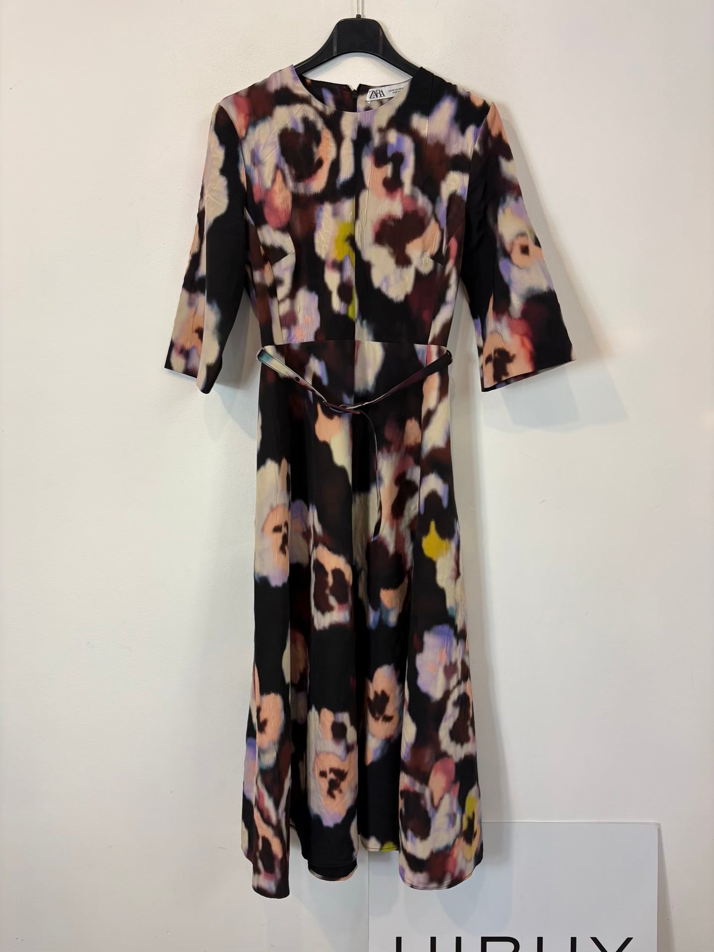 ZARA. Vestido mdi estampado colores