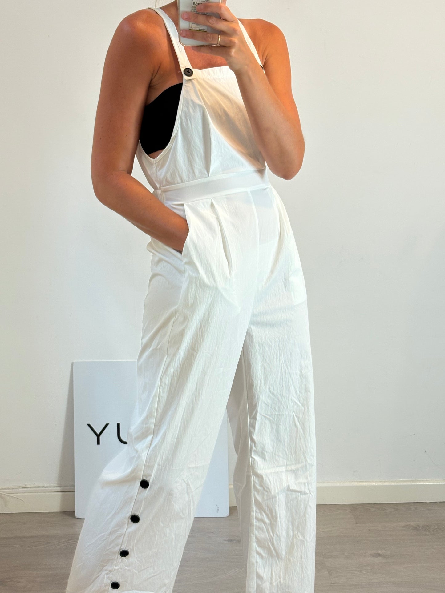 OTRAS. Peto blanco botones negros. T. M