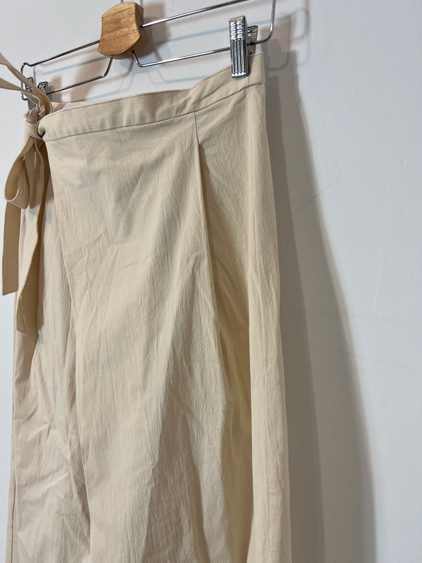 ZARA. Beige textured skirt-effect trousers. XS