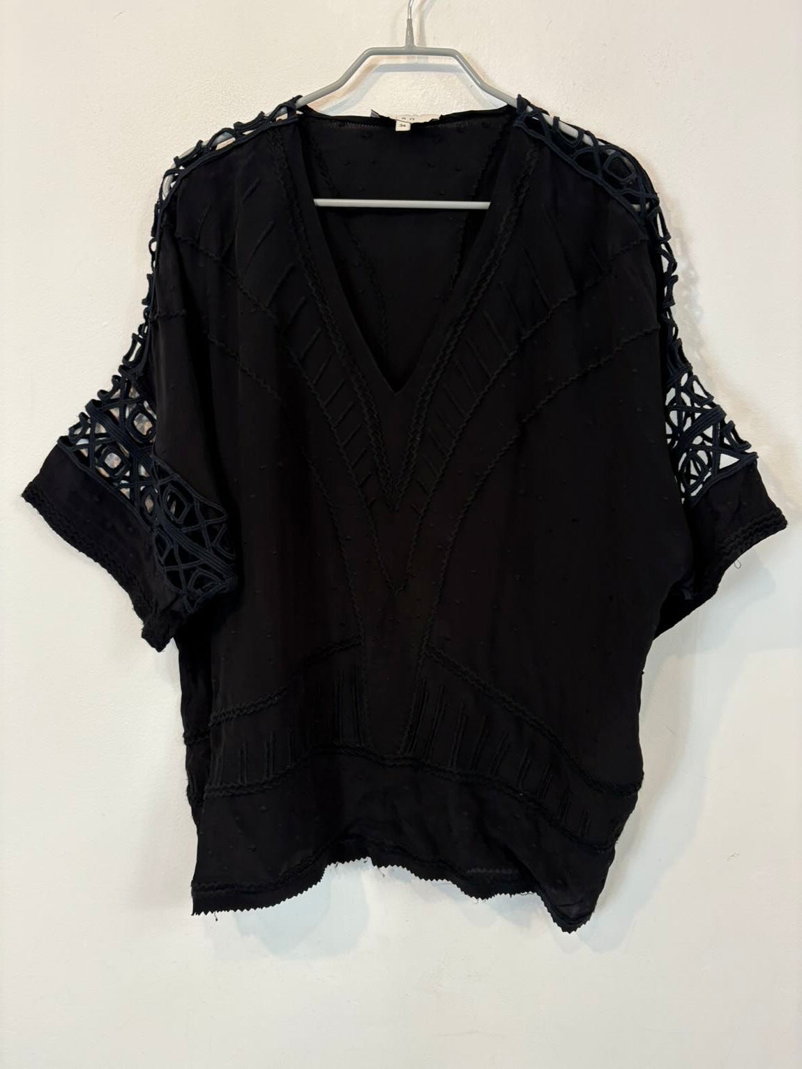 IRO. Top negro bordados detalle mangas
