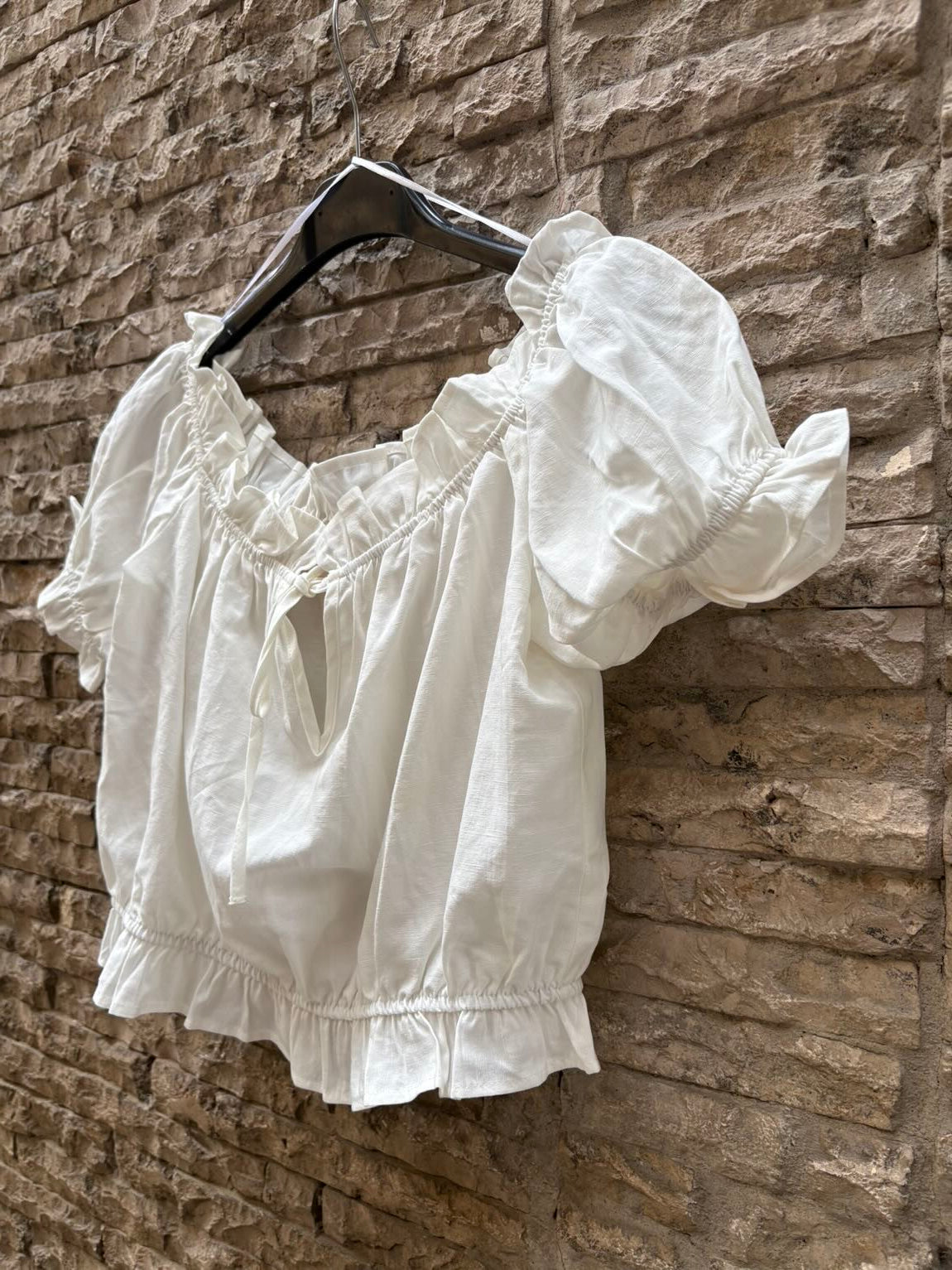 H&M. Top blanco escote barco