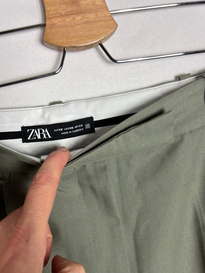 ZARA. Green wide-legged pleated trousers. Size XS