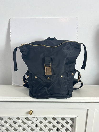 ZARA. Mochila negra tachuelas