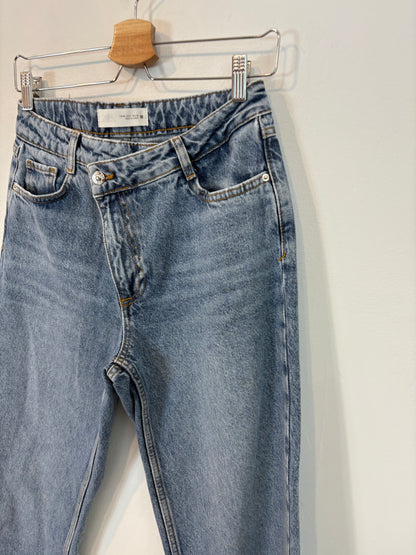 ZARA. Denim recto detalle cremallera. T 36