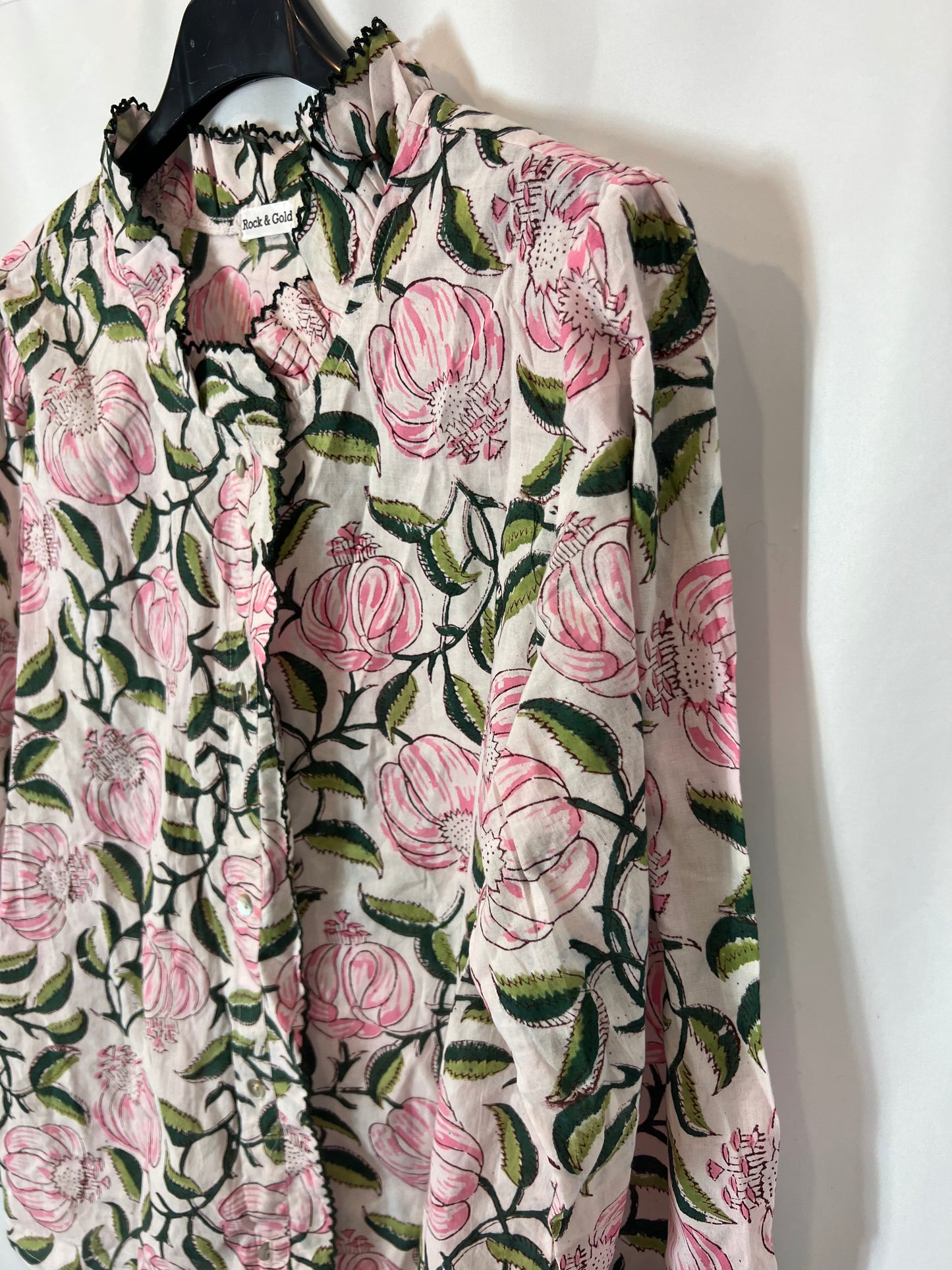 ROCK&GOLD. Blusa flores rosas T.s