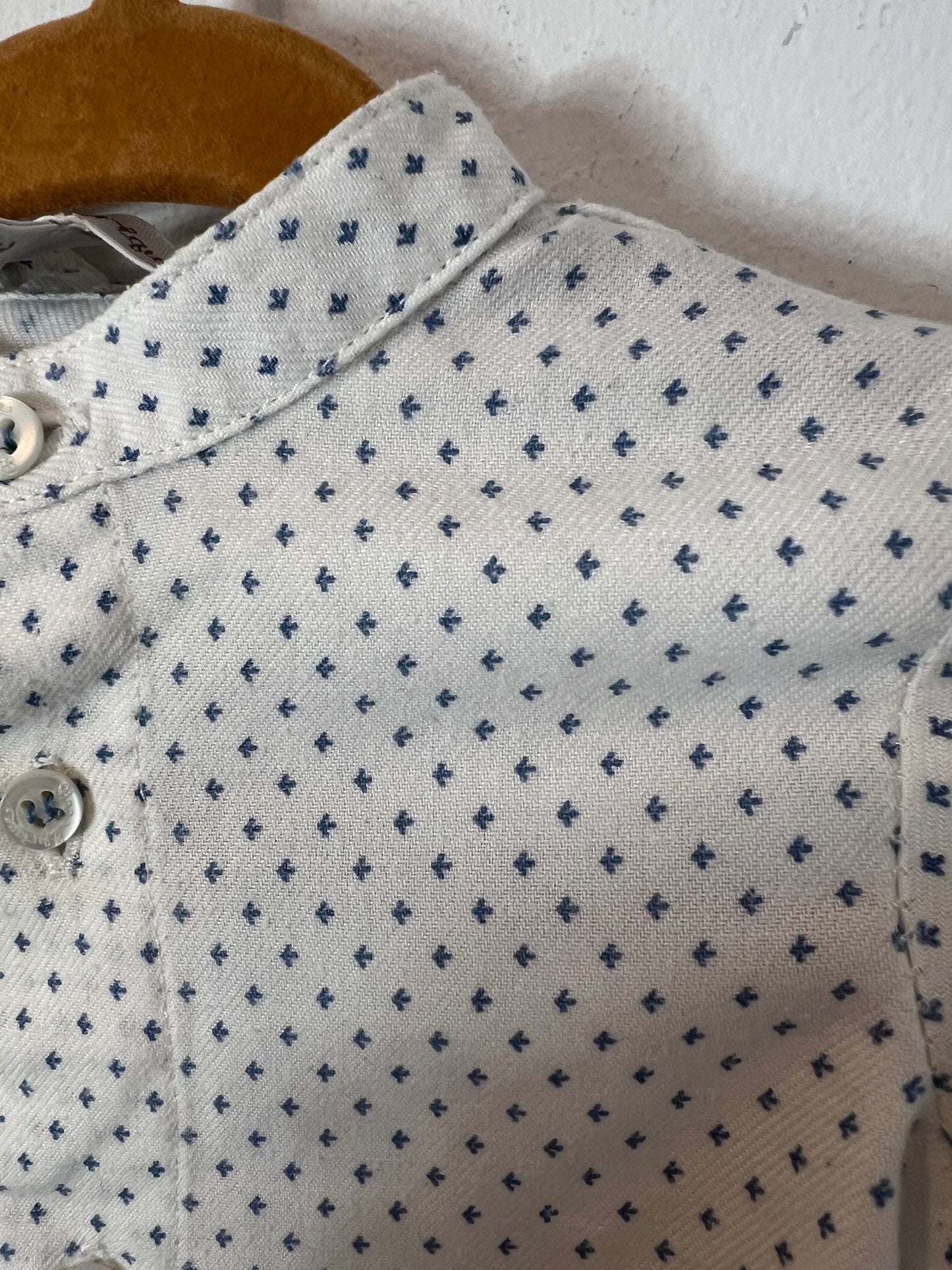 OTRAS. Camisa bebé cuello mao. T 3 meses