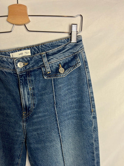 MANGO. Bell-bottom trousers with seam detail. Size 38