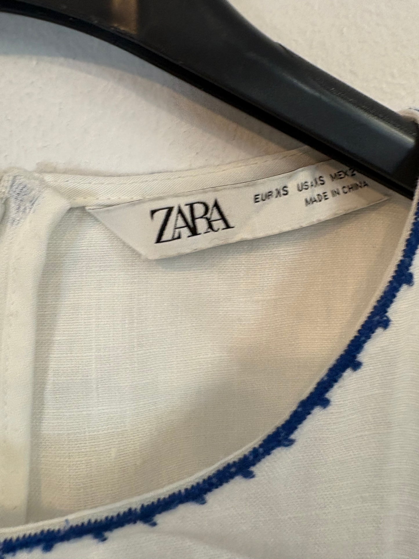 ZARA. Mustard textured back top. TS