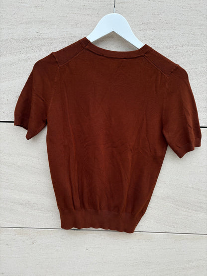 ZARA. Top punto granate