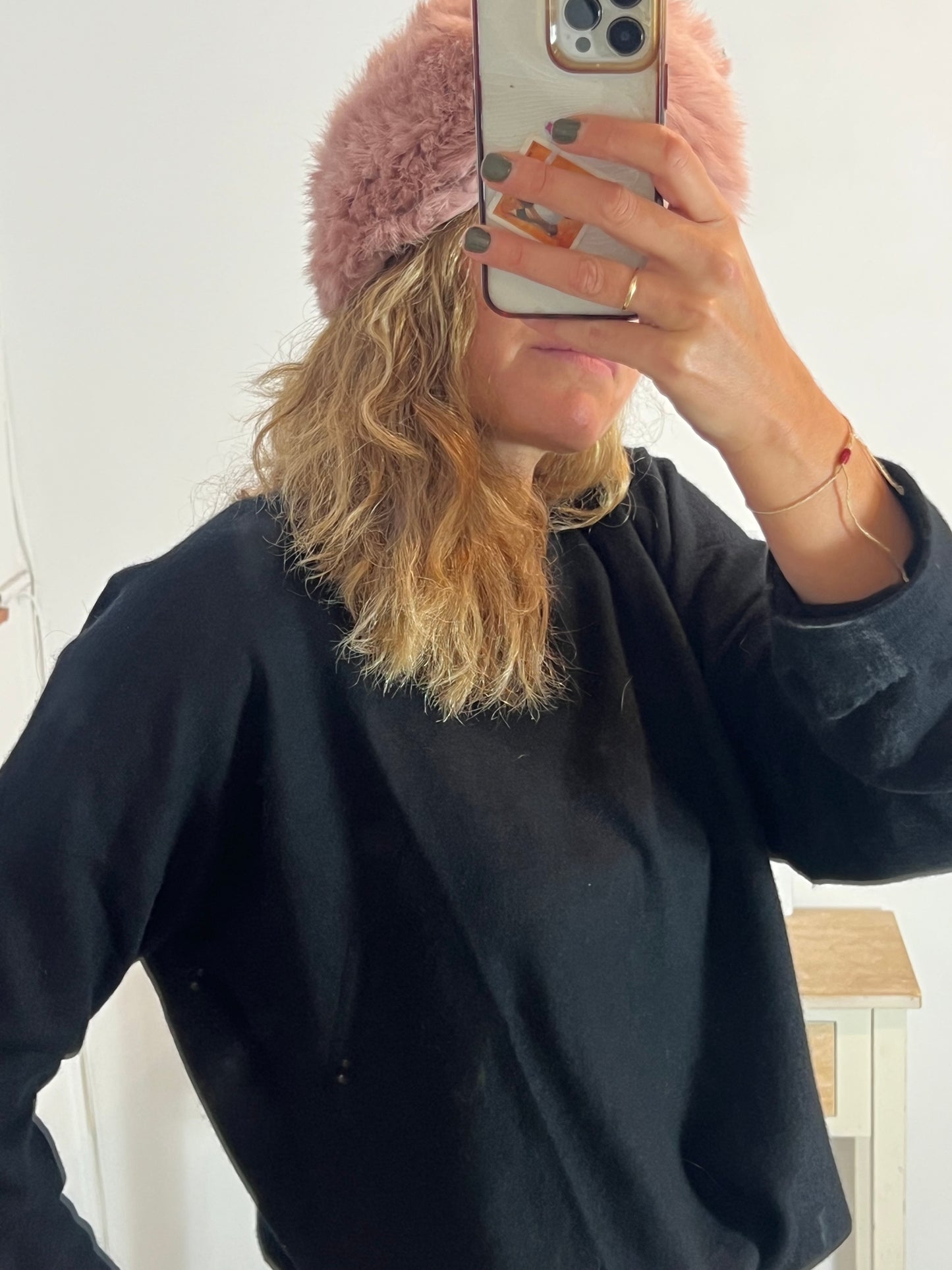 OTHERS. Natural hair/neck accessory