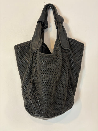 UTERÜE. Bolso negro piel shopper