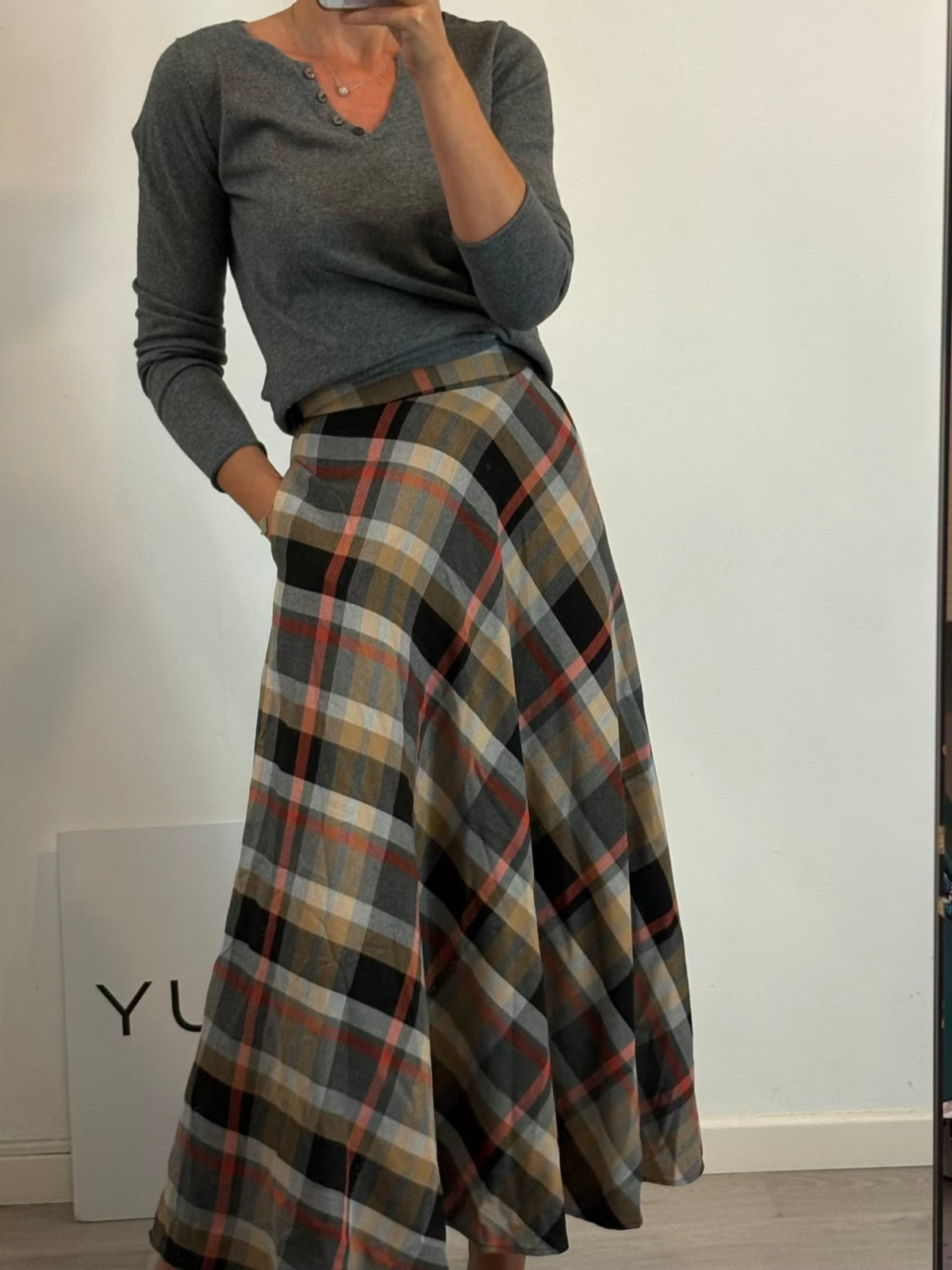 IQ COLLECTION. Falda larga cuadros con bolsillos