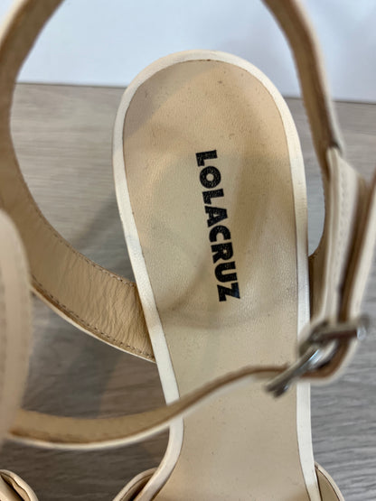 LOLA CRUZ. Sandalia beige claro plataforma. T 39