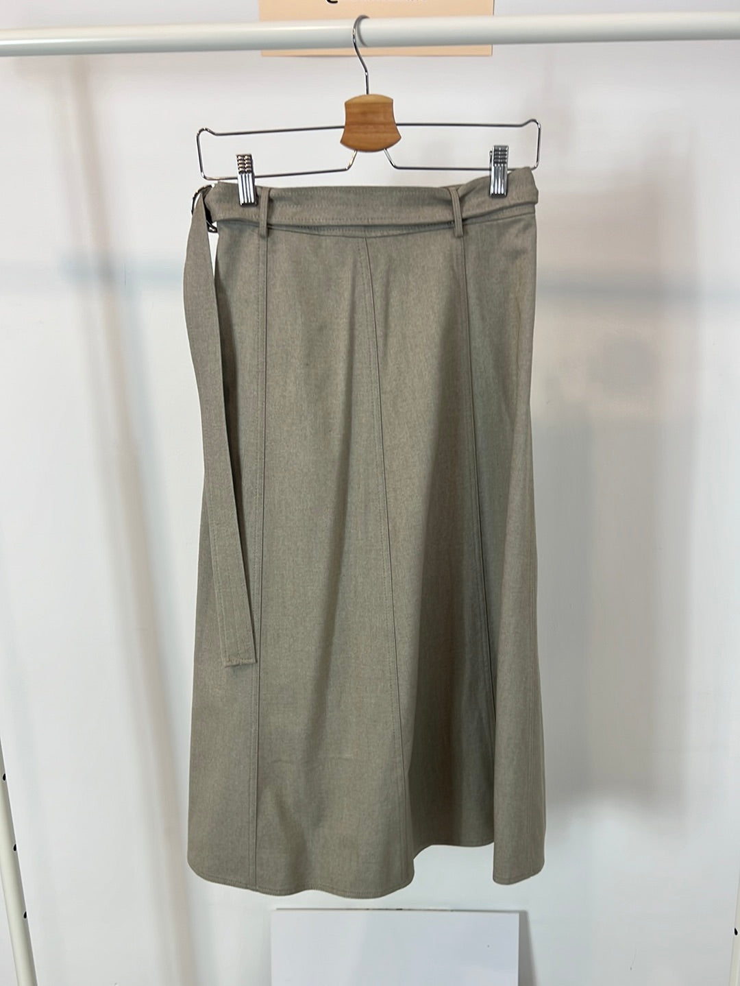 ZARA. Falda midi beige efecto pareo bolsillo. T XS