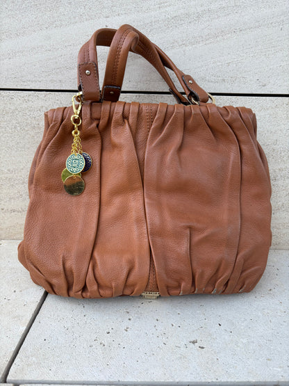 CAROLINA HERRERA. Bolso de mano en piel marrón
