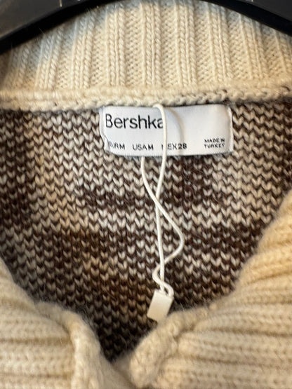 BERSHKA. Chaqueta punto letras
