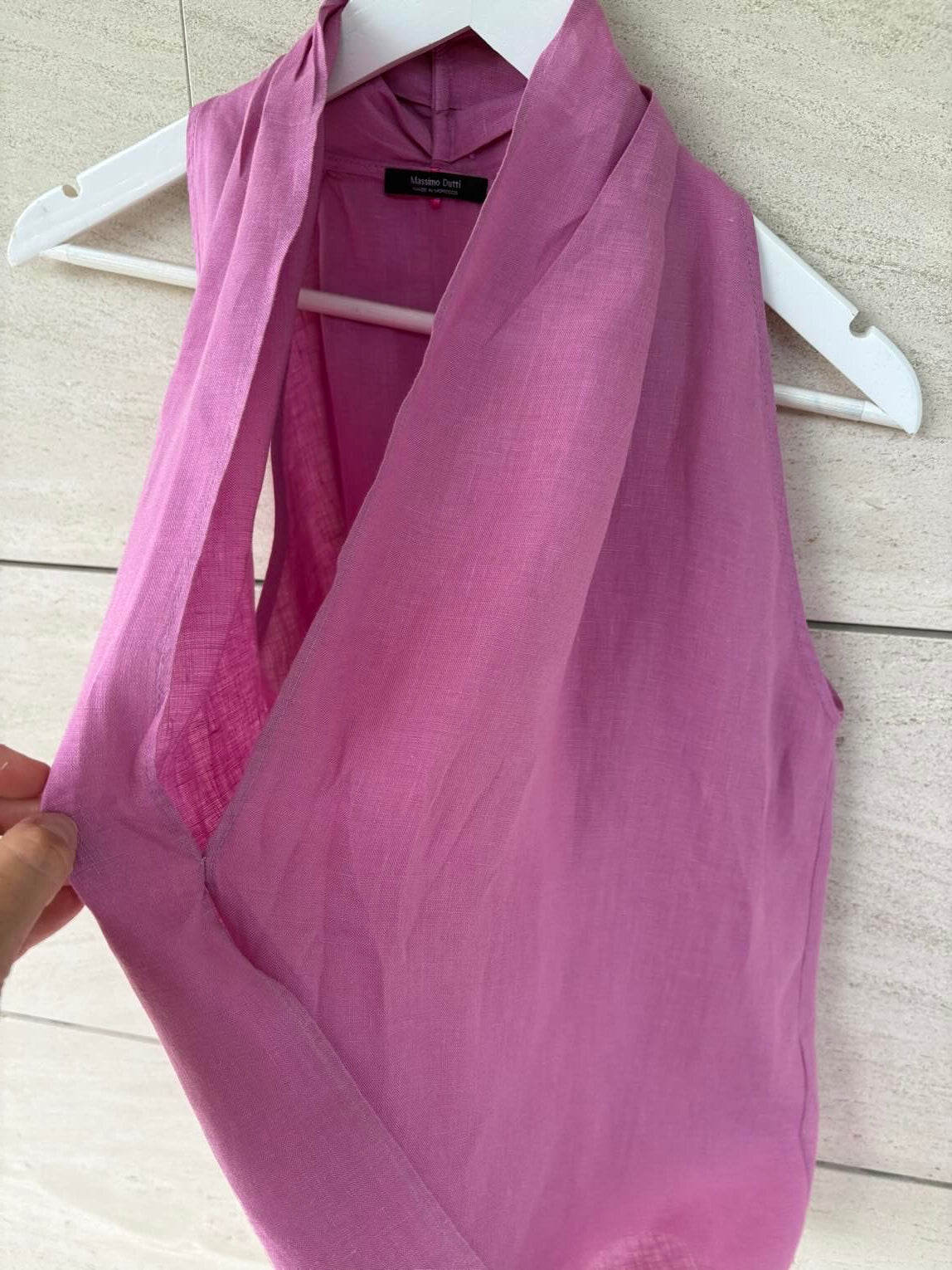 MASSIMO DUTTI. Top rosa lino detalle escote