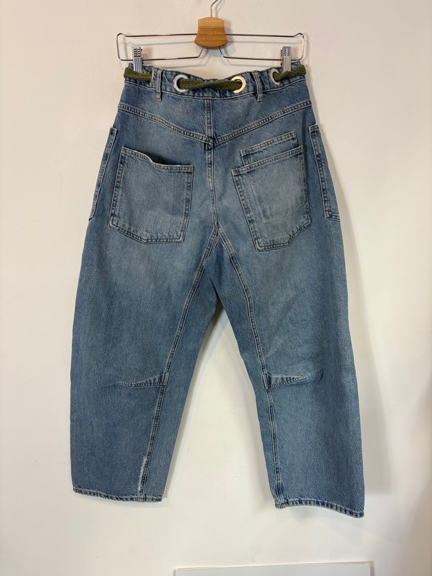 FREE PEOPLE. Denim abotonado parches
