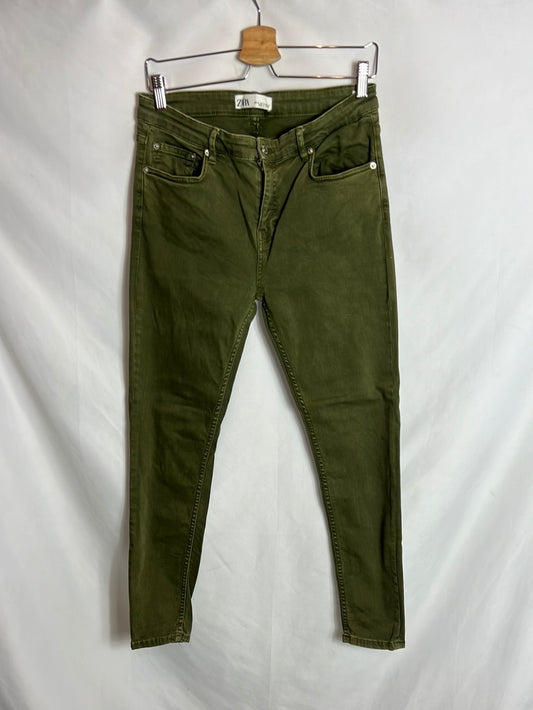 ZARA. Denim pitillo elastico  verde. T 42