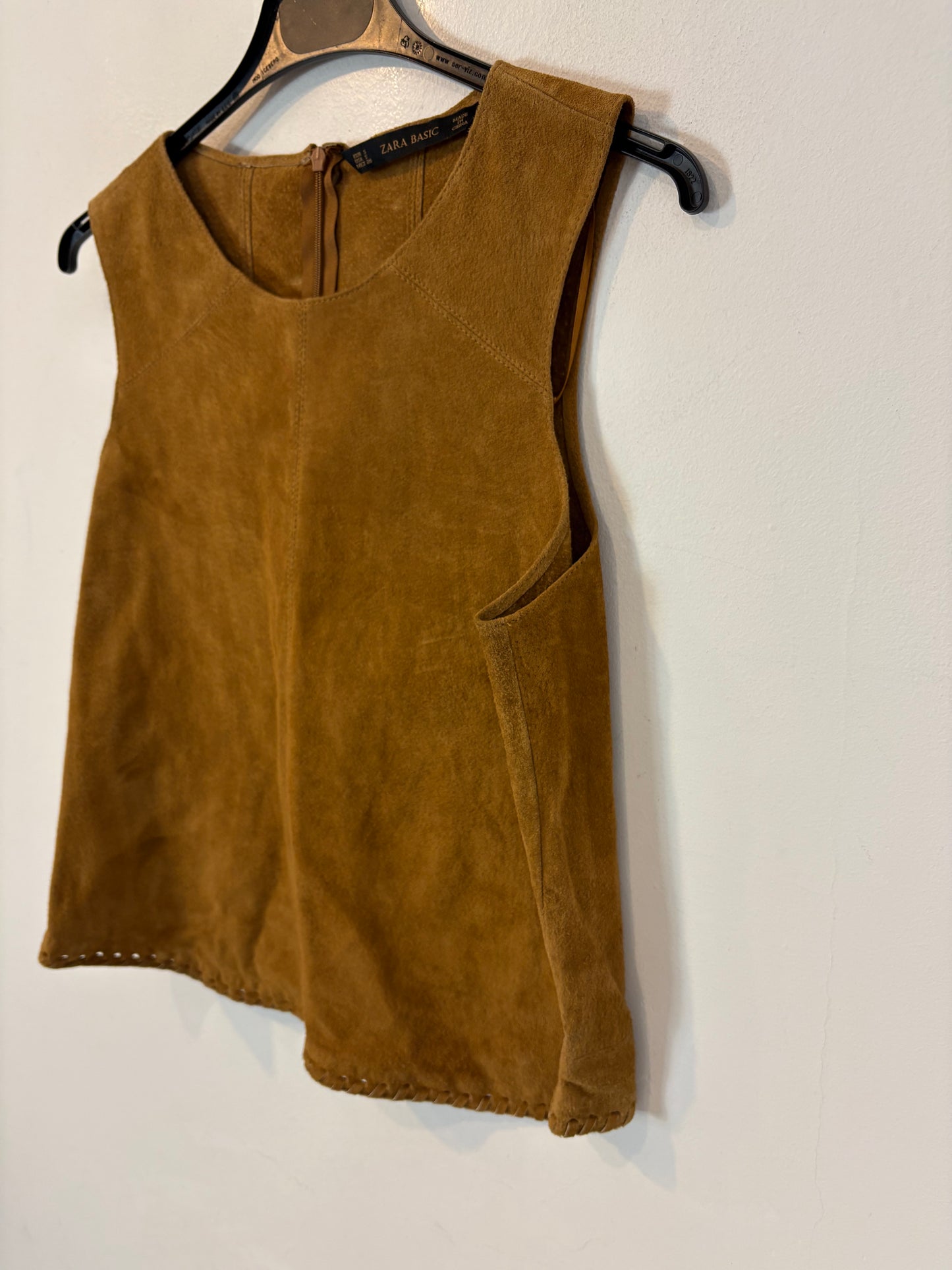 ZARA. Top ante camel