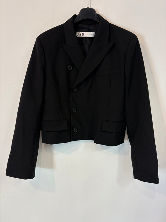 ZARA. Blazer negra corta cruzada