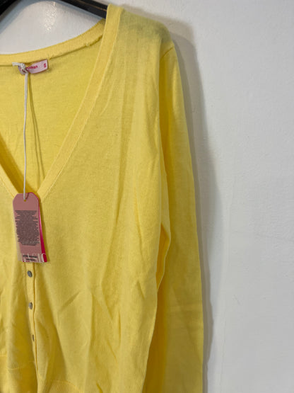 PINK WOMAN. rebeca amarillos abotonada  T.s