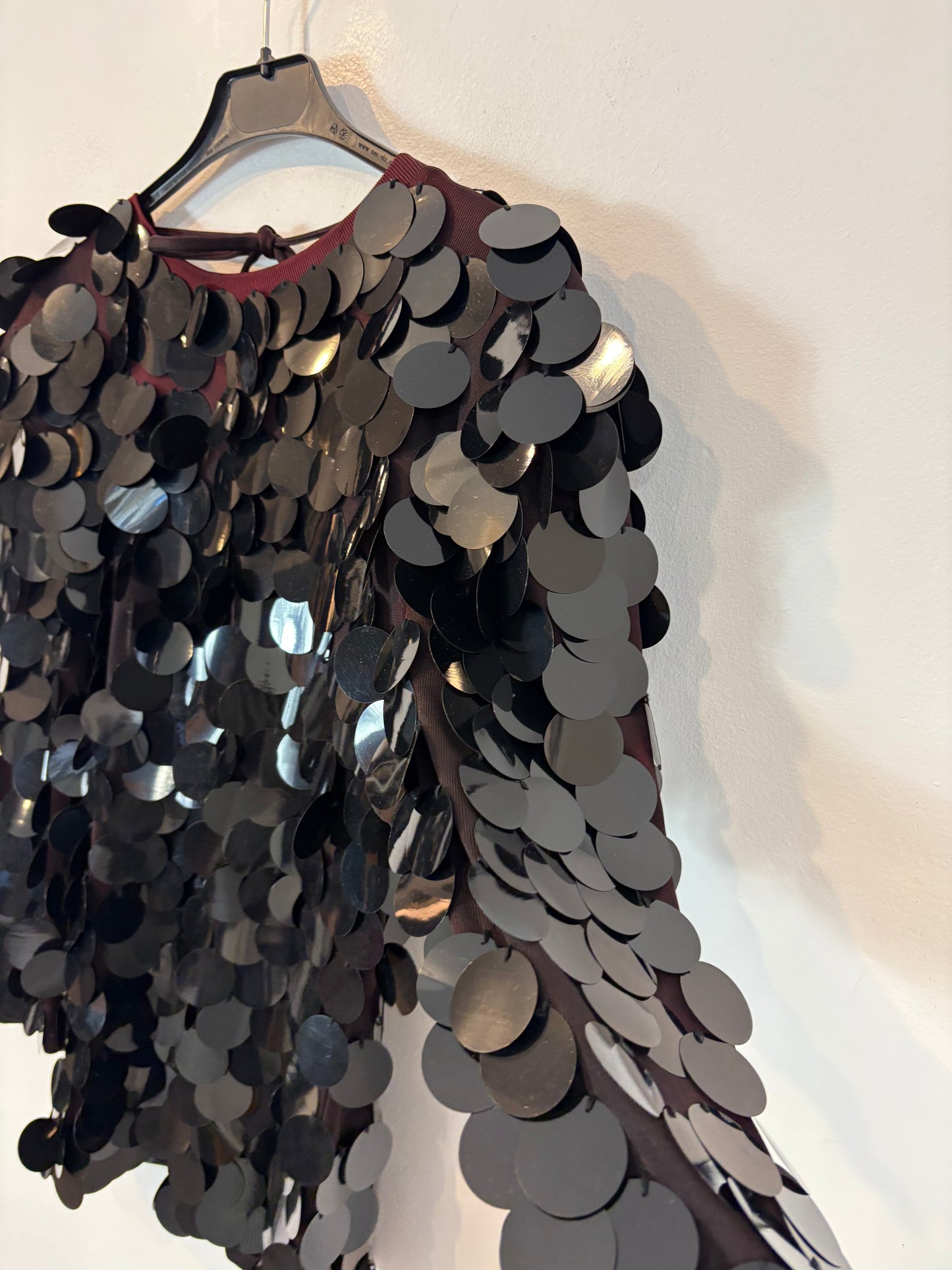 OTRAS. Top lentejuelas maxi