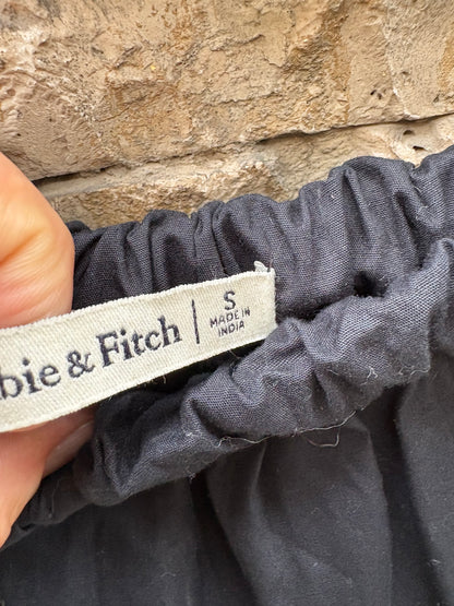 ABERCROMBIE&FITCH. Falda corta volante
