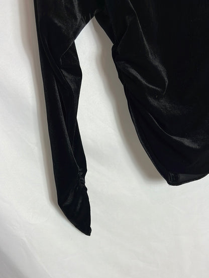 ZARA. Top terciopelo negro hombreras y fruncidos. T XS