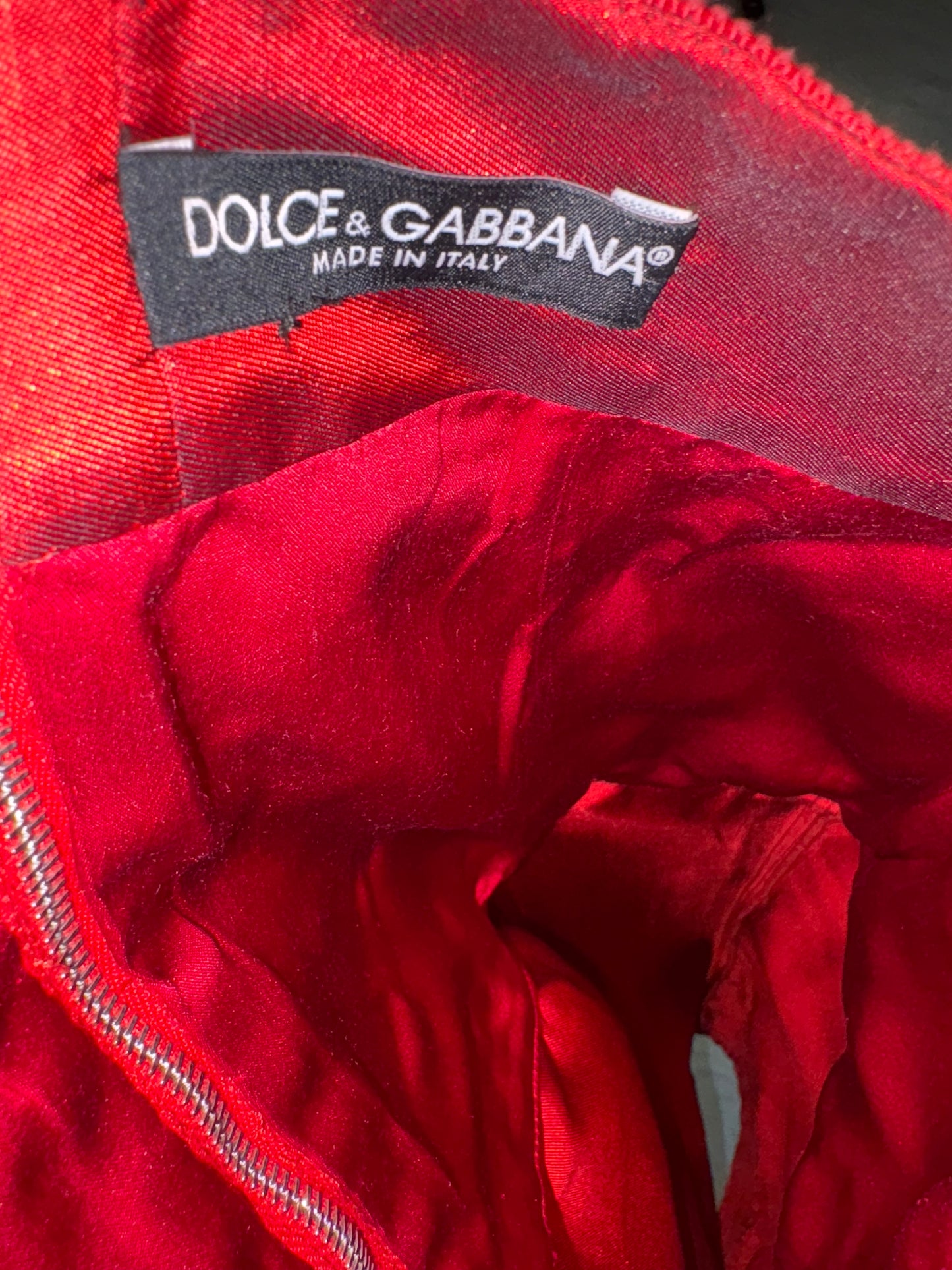 DOLCE & GABBANA. Falda midi roja vuelo
