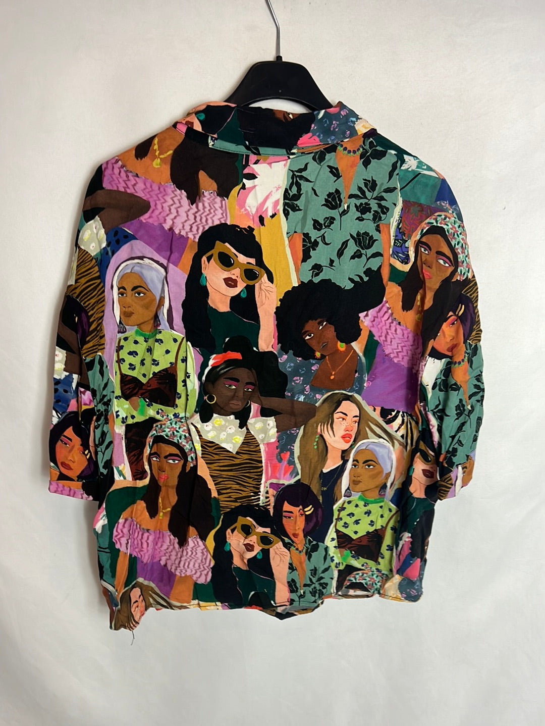 PULL&BEAR . Camisa manga corta estampado caras. T L