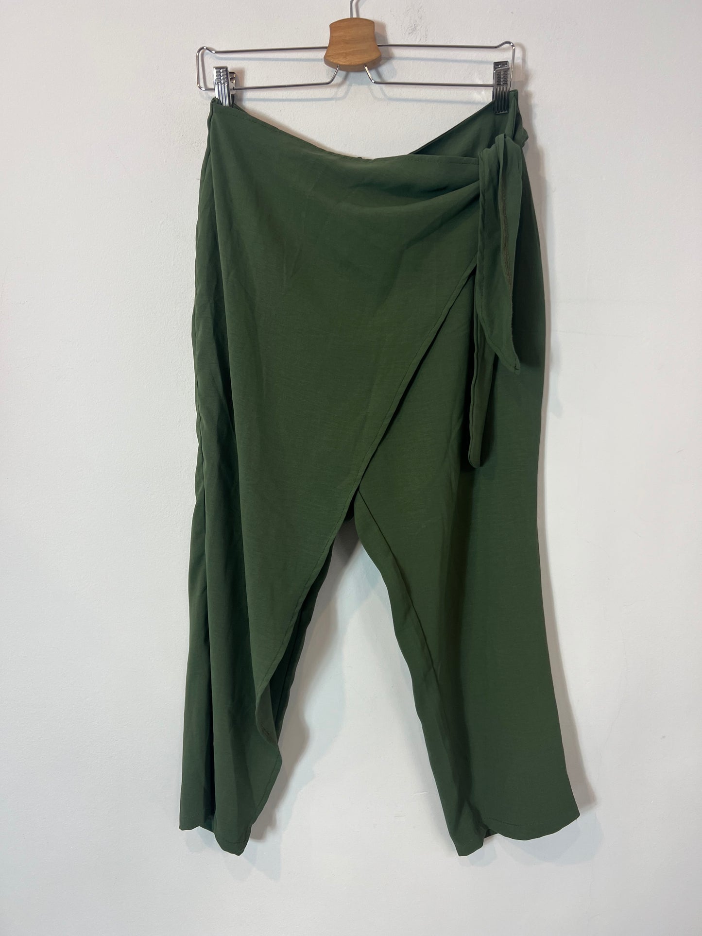 VALENTINA. Green crossover trousers, size 42