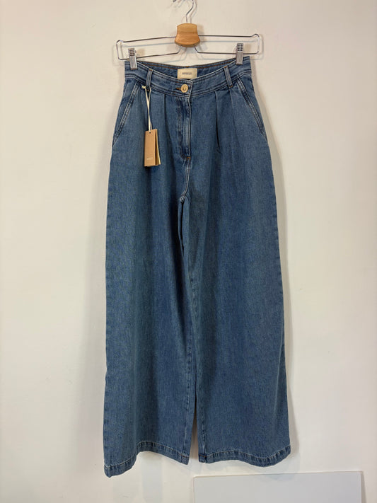 SESSÚN. Denim pata ancha pinzas