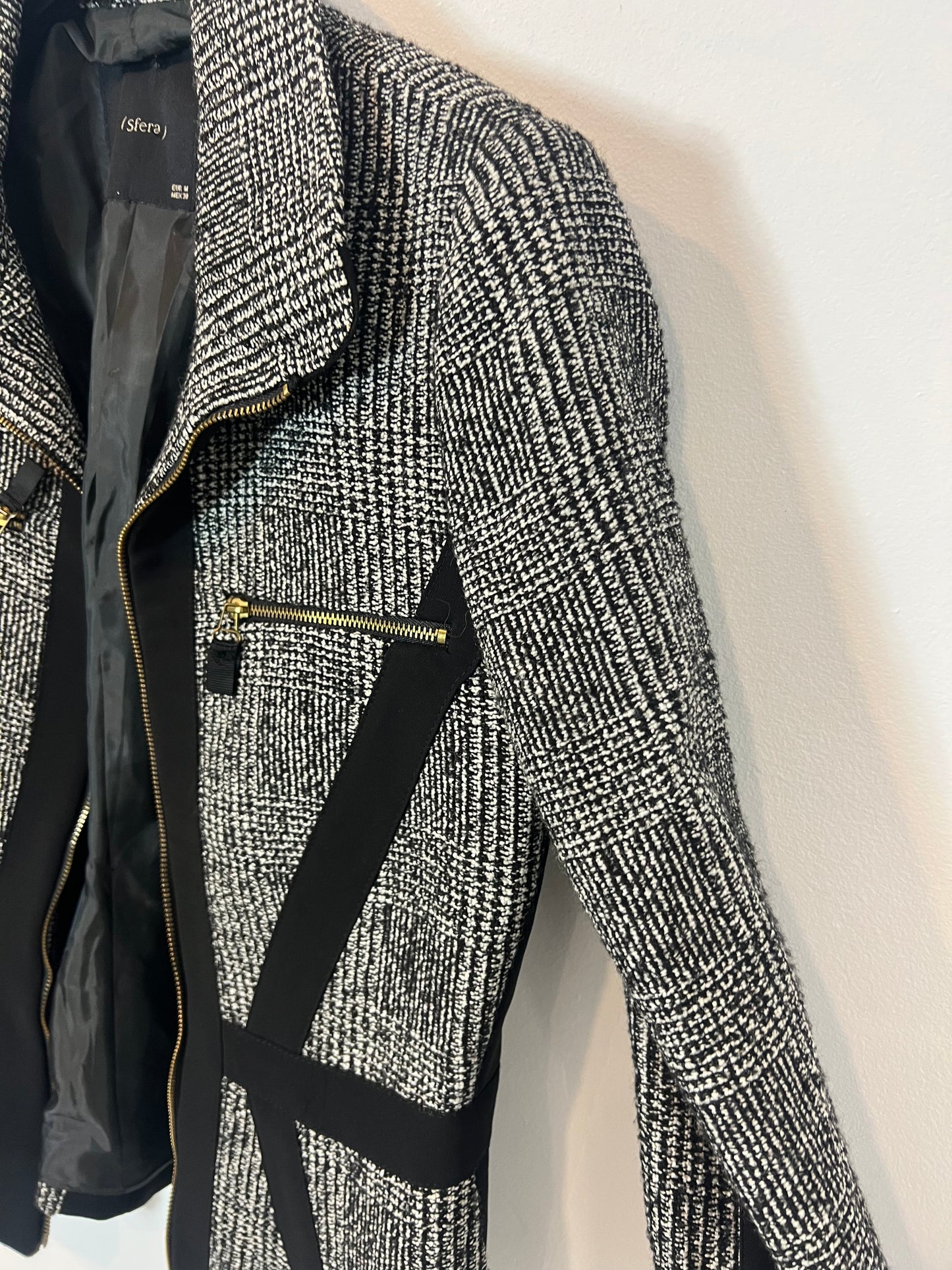 SFERA. Chaqueta  negra jaspeada con lana. T M
