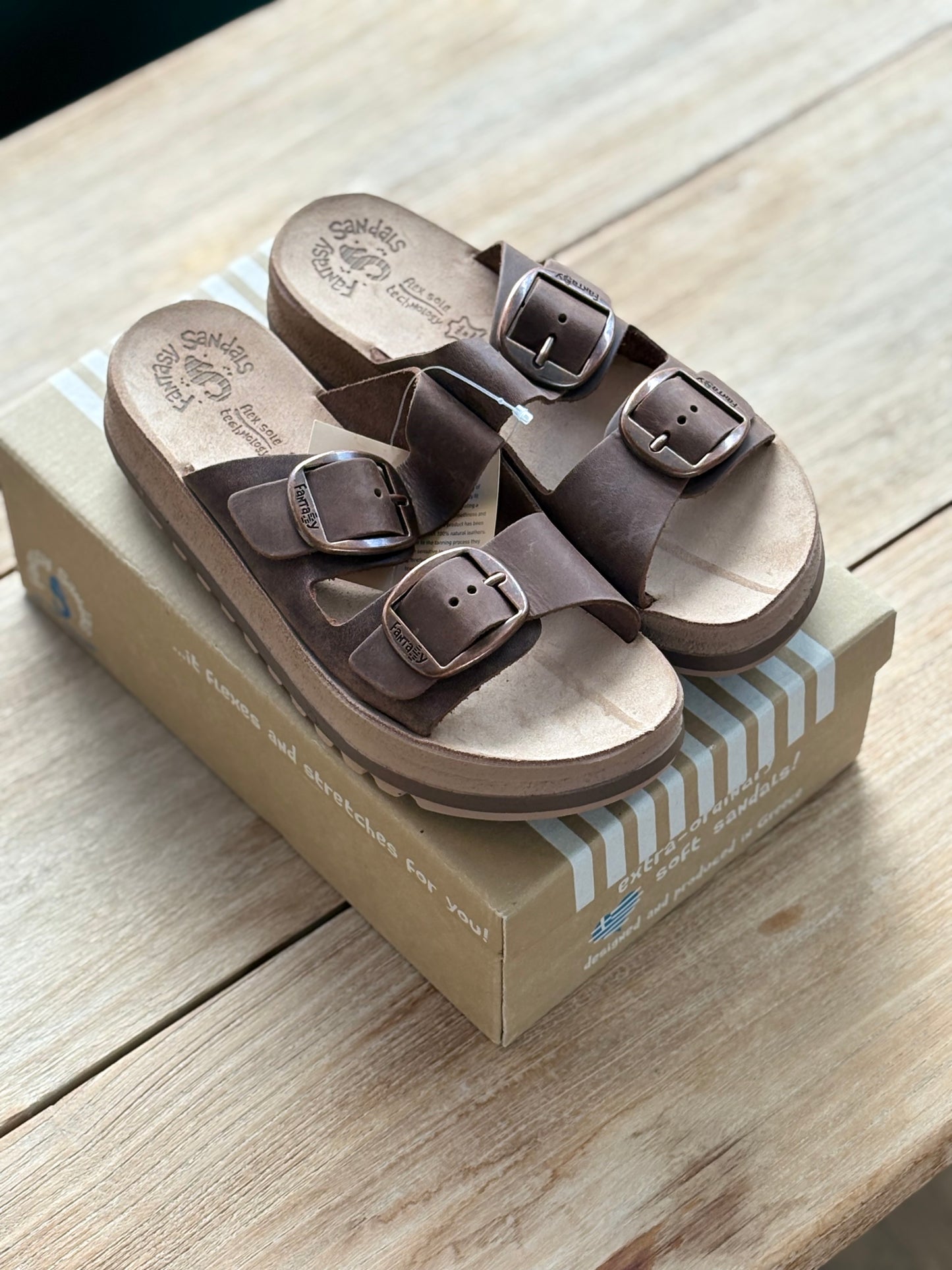 FANTASY SANDALS. Sandalia piel marrón hebillas. T 40