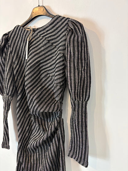 VALENTINA GARI. Vestido negro textura