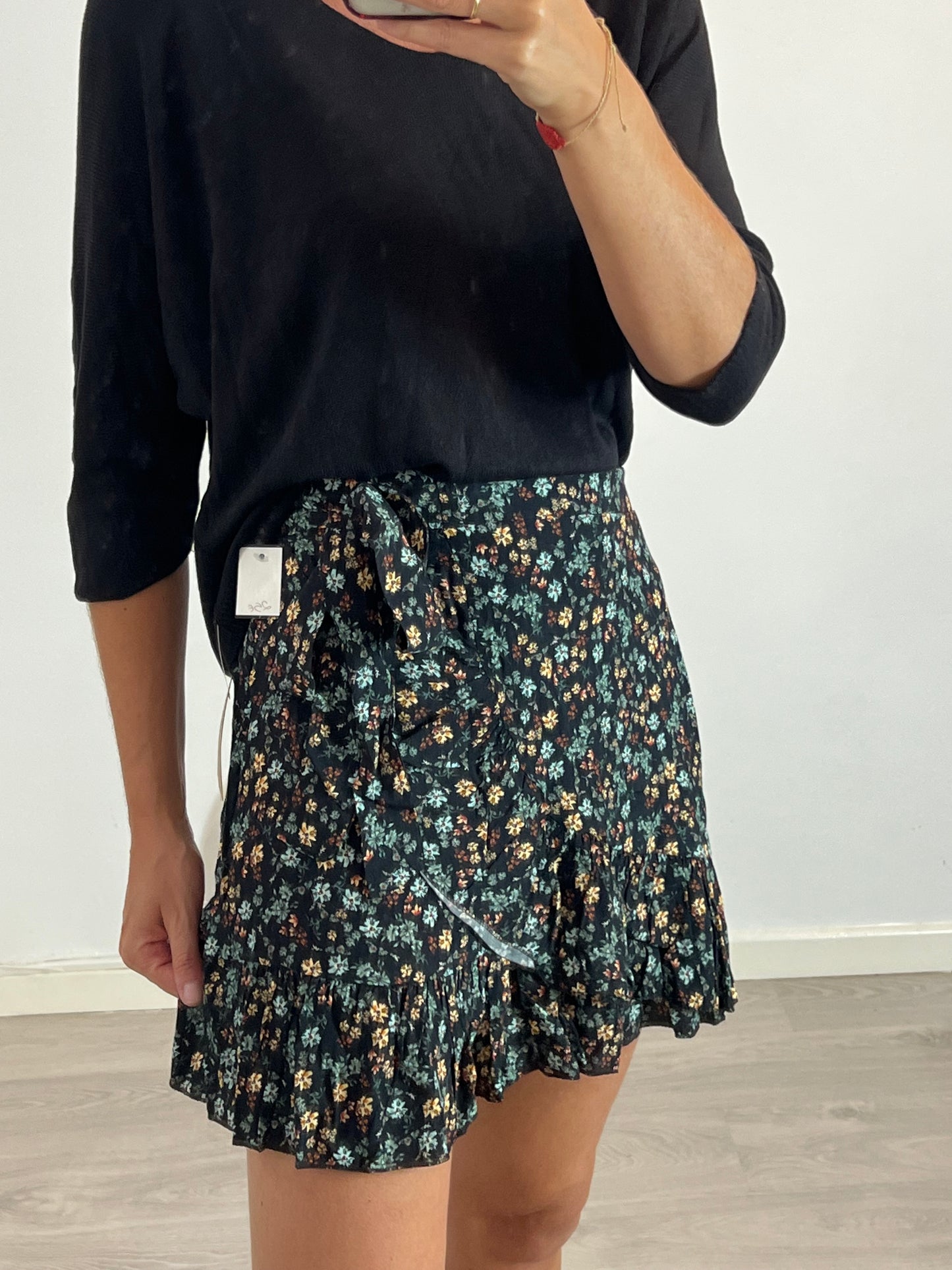 OTRAS. Falda corta flores Tu(S)