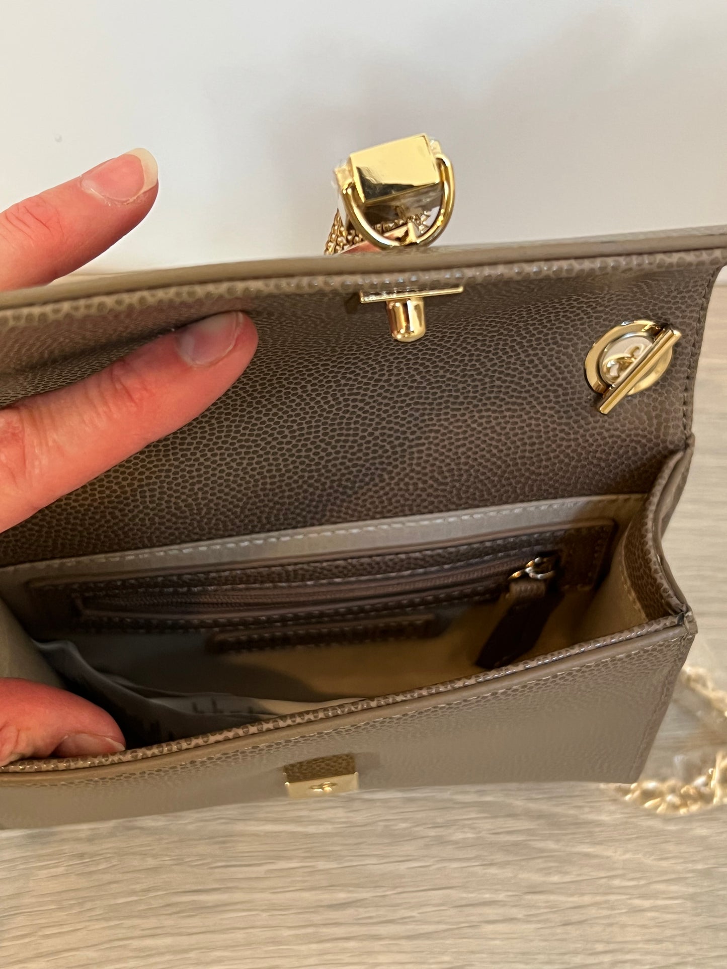 MARIO VALENTINO. Bolso efecto piel marrón