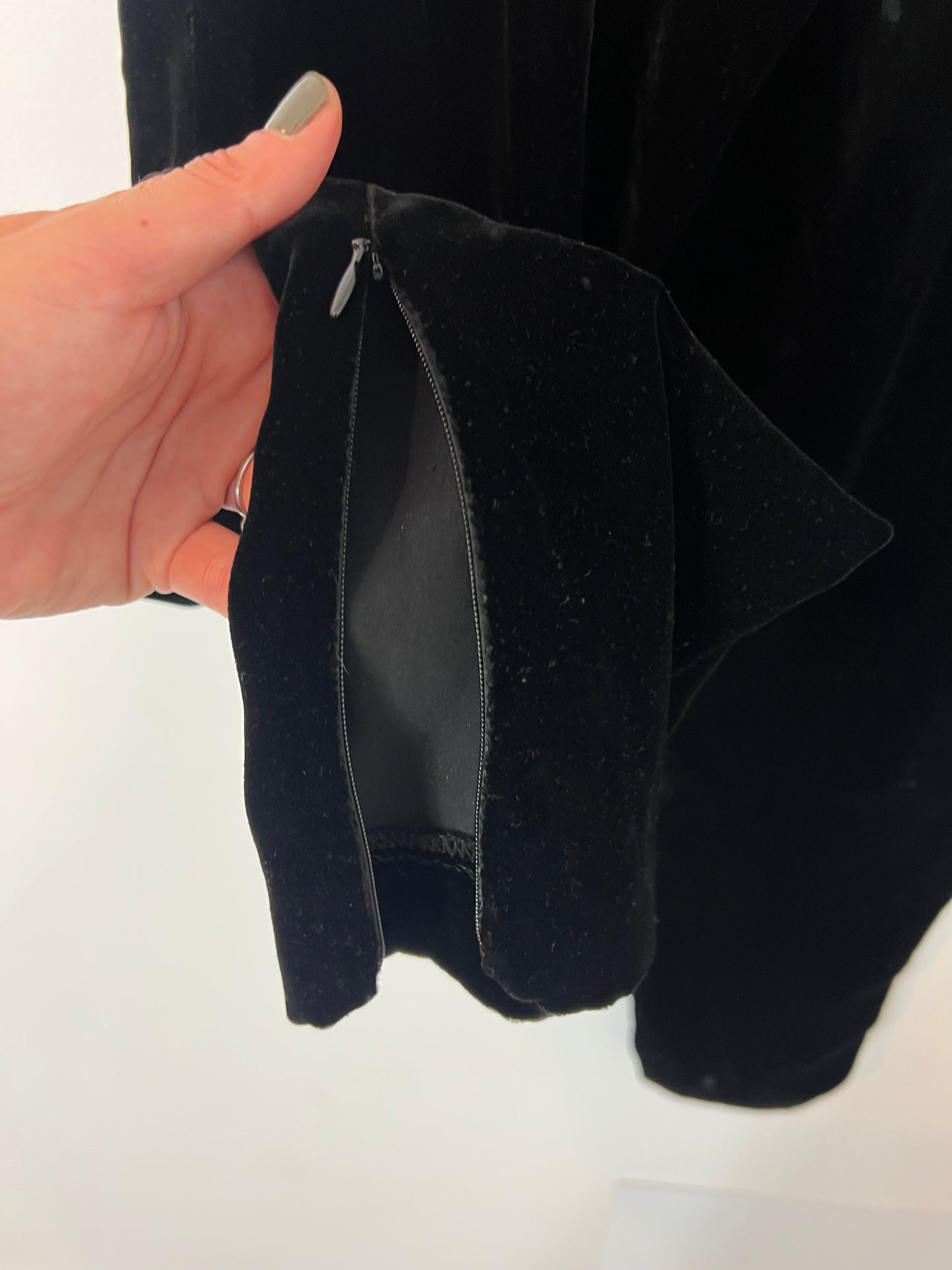 SANDRO. Black velvet flowing trousers S.1(s)