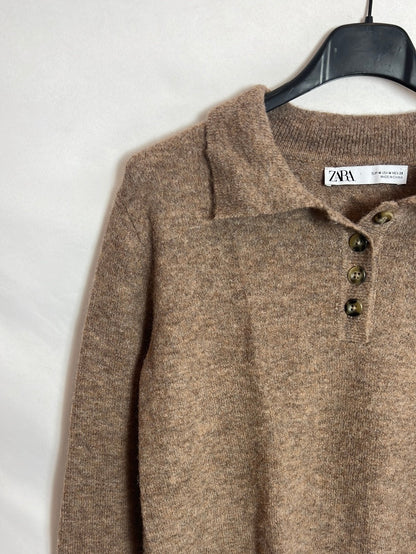 ZARA. Jersey marrón estilo polero. T M