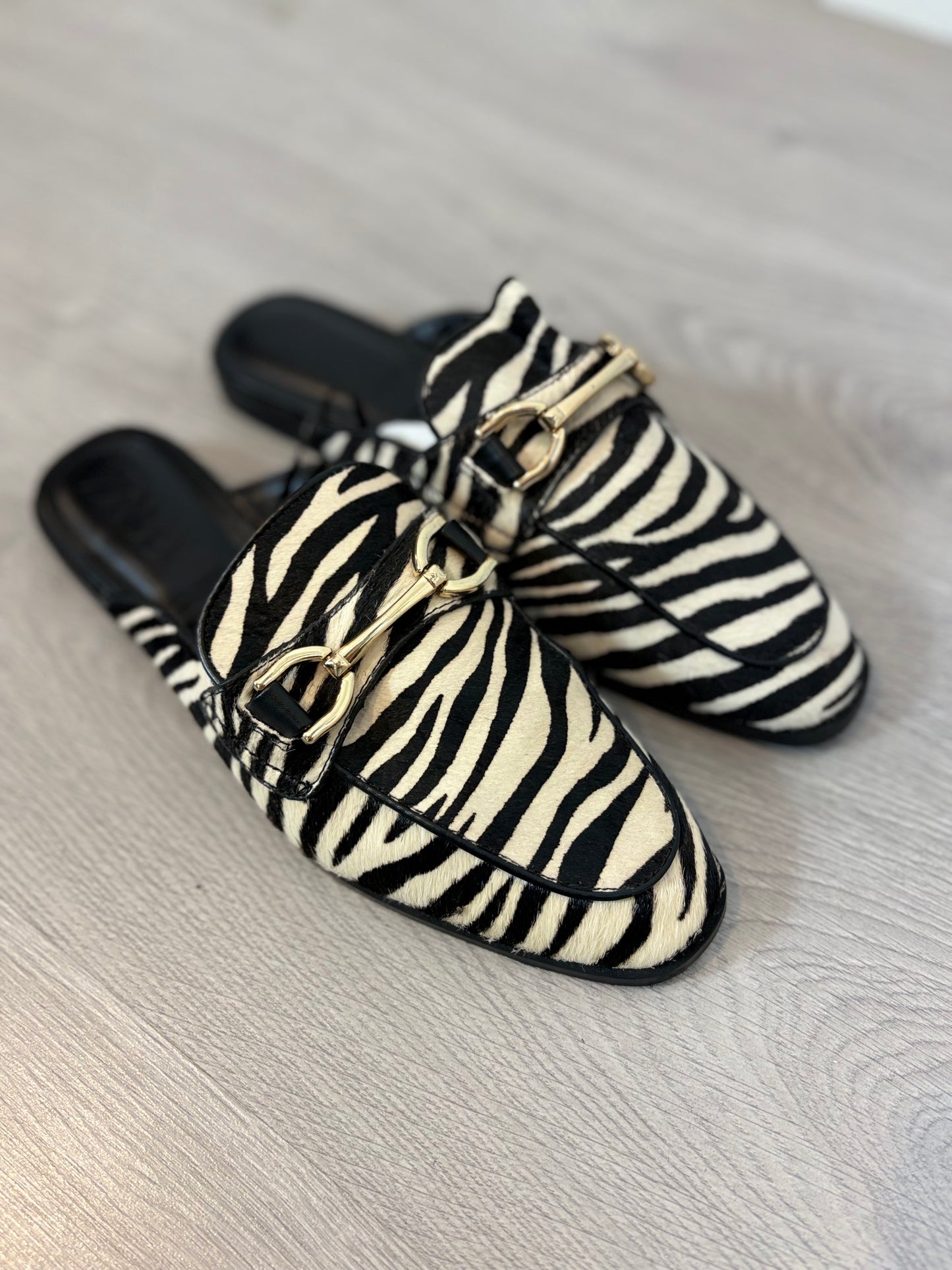 ZARA. Mules animal print textura. T 38